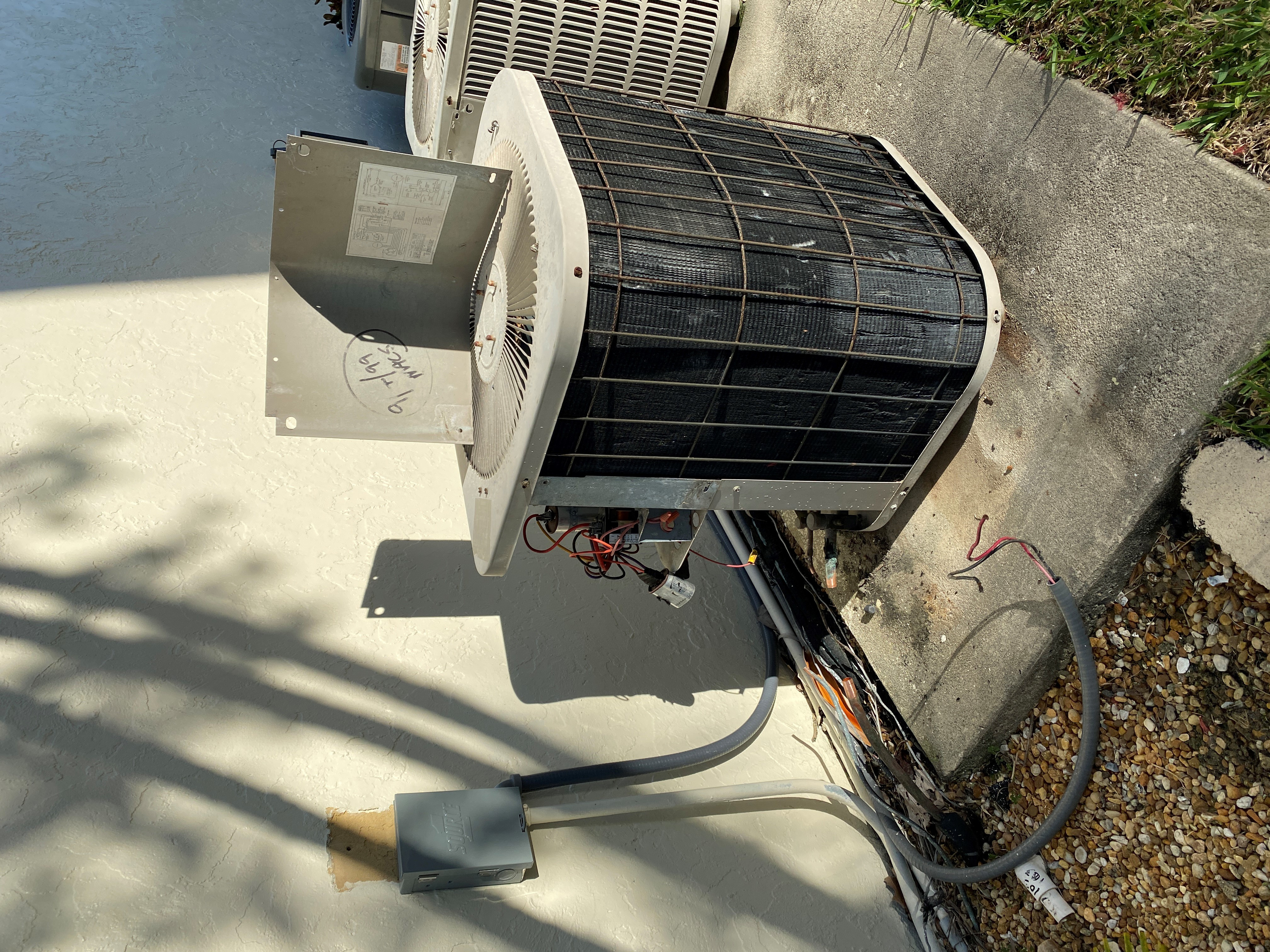 Old corroded AC outdoor condenser in Southwest Florida that is costing the homeowner money every month